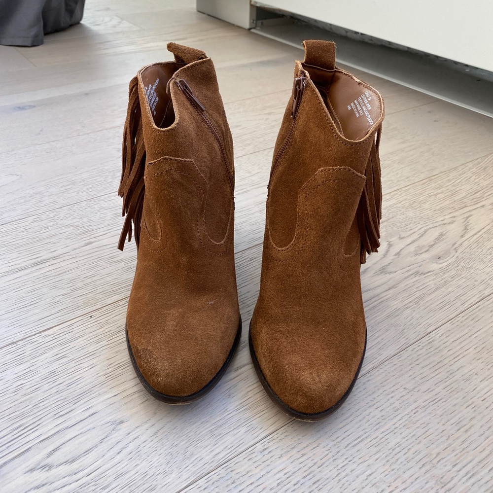 Steve Madden suede booties with fringe. Size 7